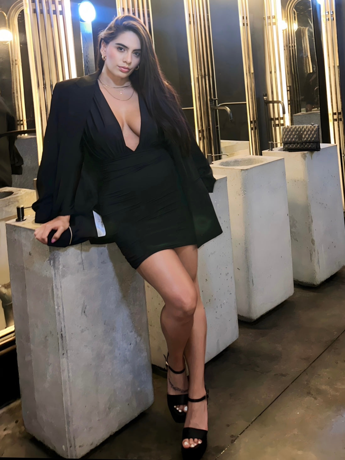 Dress V Black